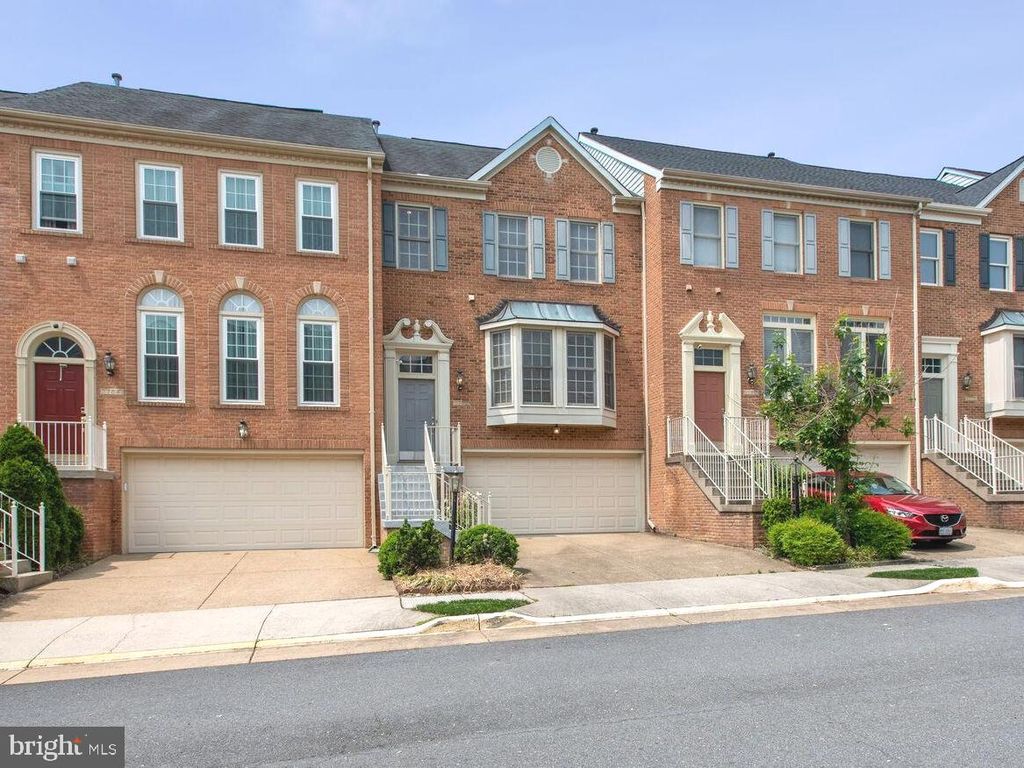 1782 DAWSON ST, Vienna, VA 22182