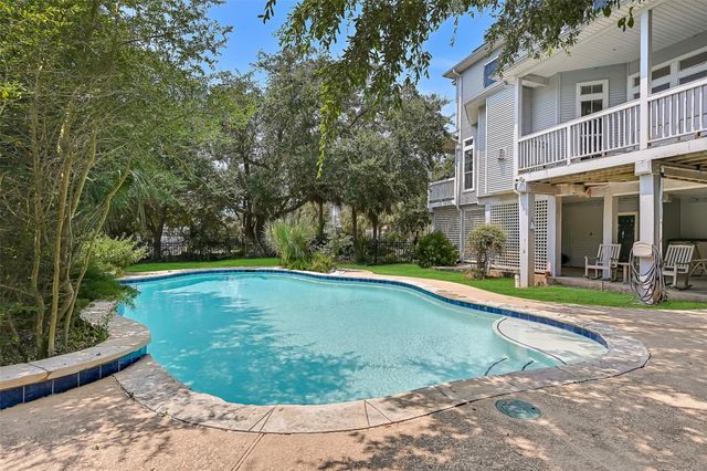 3427 Eckert Drive, Galveston, TX 77554