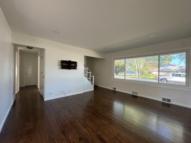 709 W Glencoe Road, Palatine, IL 60067