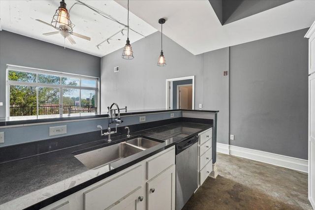 648 S Riverside Dr Apt 207, Memphis, TN 38103