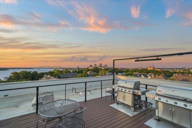 648 S Riverside Dr Apt 207, Memphis, TN 38103