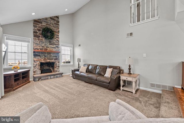 209 E FAIRWOOD DR, Chalfont, PA 18914
