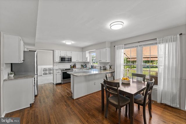 209 E FAIRWOOD DR, Chalfont, PA 18914