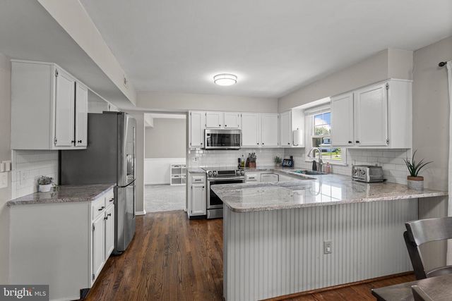 209 E FAIRWOOD DR, Chalfont, PA 18914