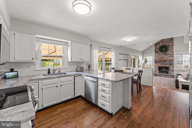 209 E FAIRWOOD DR, Chalfont, PA 18914