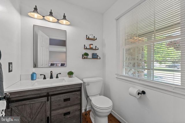 209 E FAIRWOOD DR, Chalfont, PA 18914