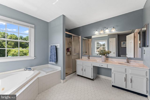 209 E FAIRWOOD DR, Chalfont, PA 18914