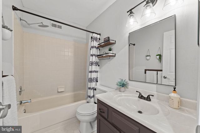 209 E FAIRWOOD DR, Chalfont, PA 18914