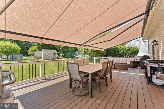 209 E FAIRWOOD DR, Chalfont, PA 18914