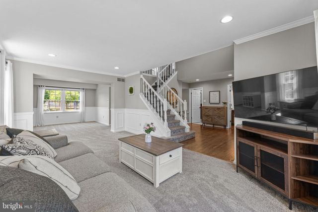 209 E FAIRWOOD DR, Chalfont, PA 18914