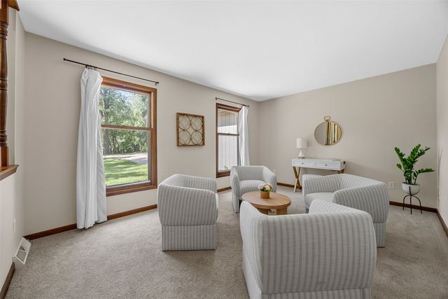 7 West View Acres, Iowa City, IA 52240