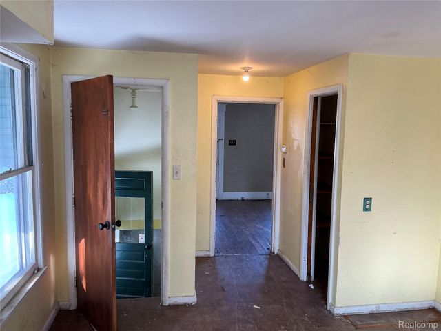 1130 E Breckenridge Street, Ferndale, MI 48220