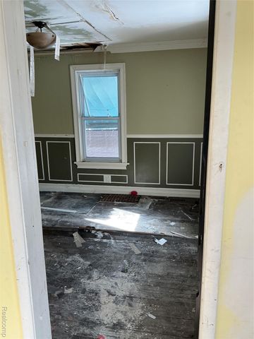 1130 E Breckenridge Street, Ferndale, MI 48220