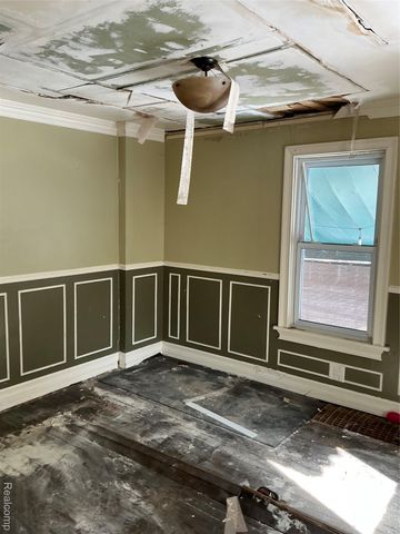 1130 E Breckenridge Street, Ferndale, MI 48220