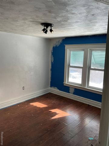 1130 E Breckenridge Street, Ferndale, MI 48220