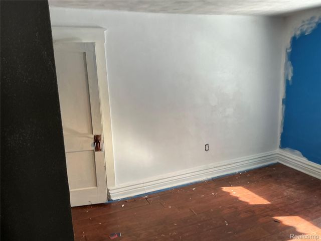 1130 E Breckenridge Street, Ferndale, MI 48220