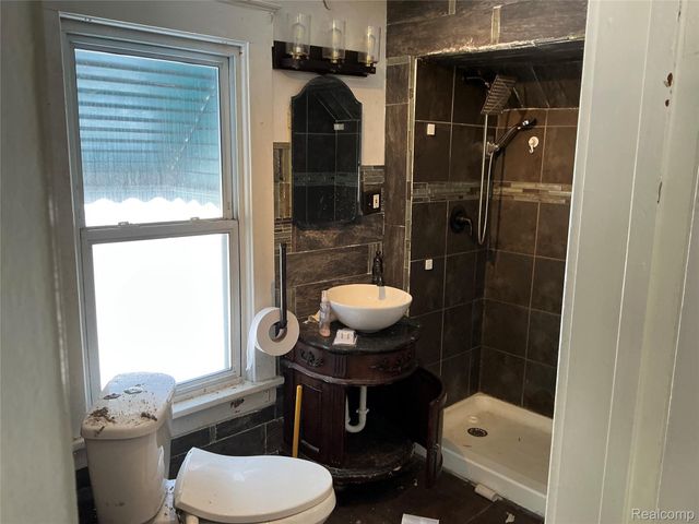 1130 E Breckenridge Street, Ferndale, MI 48220