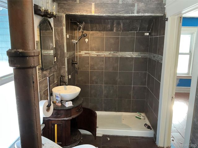 1130 E Breckenridge Street, Ferndale, MI 48220