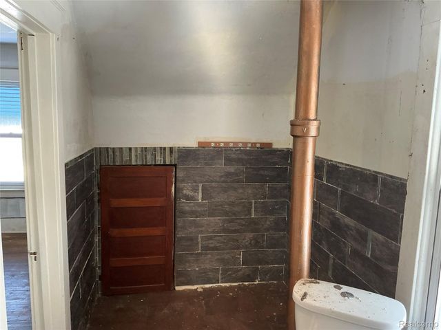 1130 E Breckenridge Street, Ferndale, MI 48220