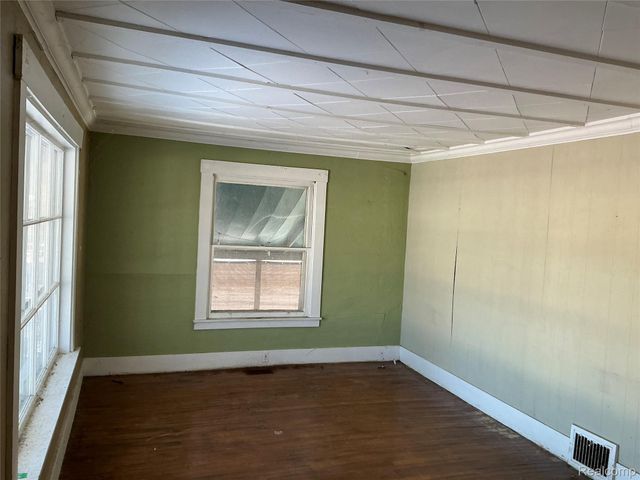 1130 E Breckenridge Street, Ferndale, MI 48220