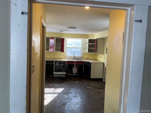 1130 E Breckenridge Street, Ferndale, MI 48220