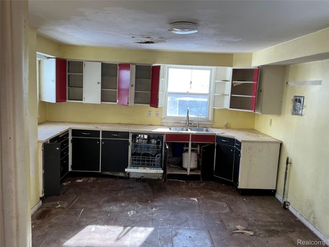 1130 E Breckenridge Street, Ferndale, MI 48220