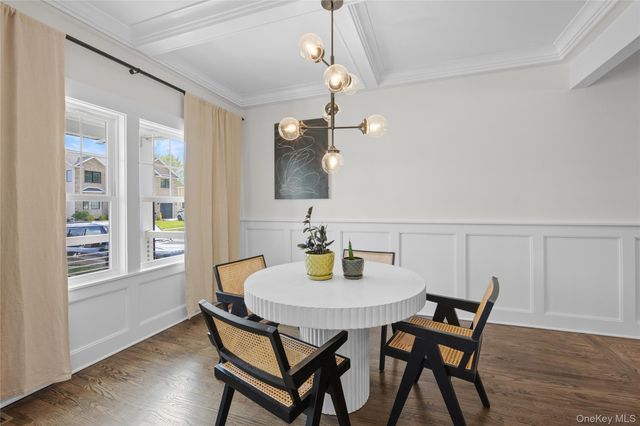 8 Piper Place, Old Bethpage, NY 11804