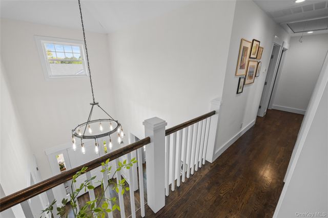 8 Piper Place, Old Bethpage, NY 11804