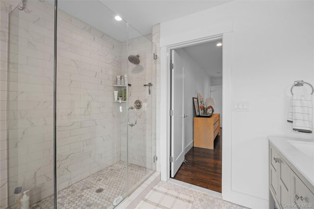 8 Piper Place, Old Bethpage, NY 11804