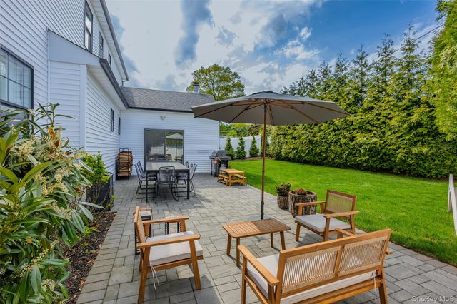 8 Piper Place, Old Bethpage, NY 11804