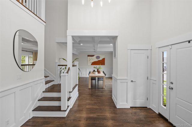 8 Piper Place, Old Bethpage, NY 11804