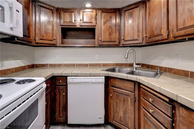 101 Burnt Bridge WAY, Yorktown, VA 23692