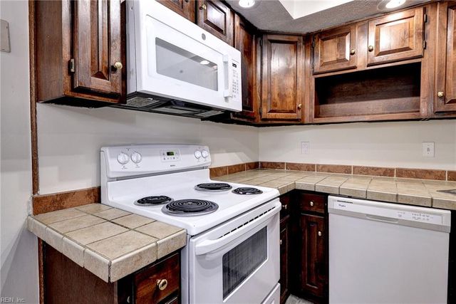 101 Burnt Bridge WAY, Yorktown, VA 23692