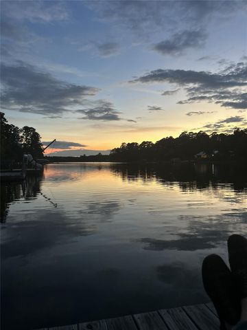 130 Sunset Lake, Huntsville, TX 77340