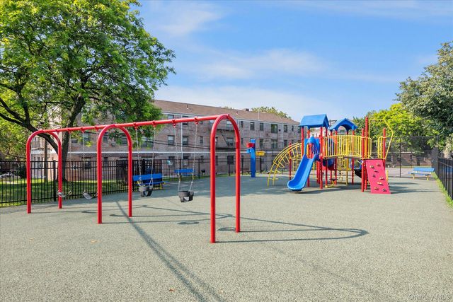 44 Terrace Circle 1D, Great Neck, NY 11021