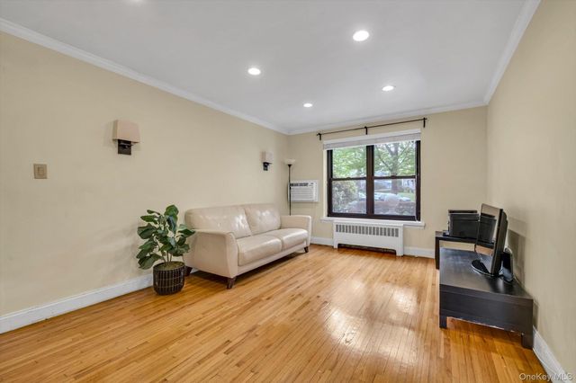 44 Terrace Circle 1D, Great Neck, NY 11021