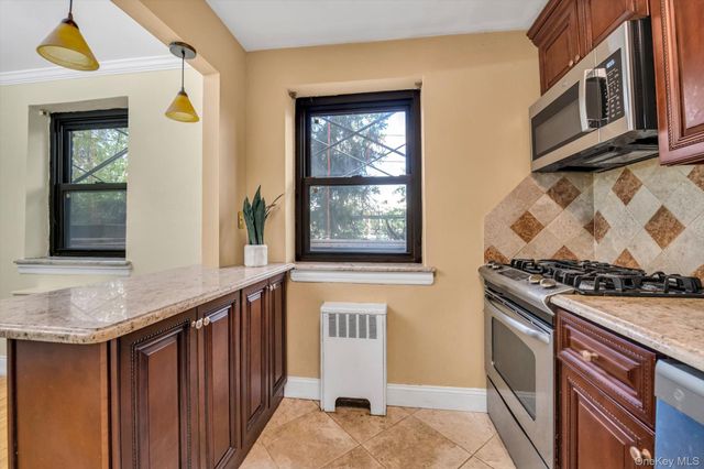 44 Terrace Circle 1D, Great Neck, NY 11021