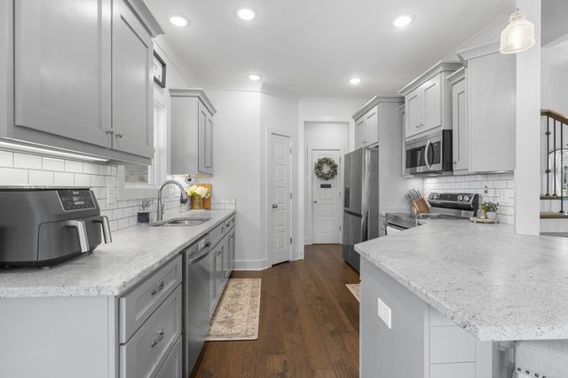 813 Ridgestone Pl, Lebanon, TN 37087