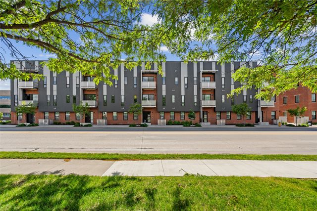 450 SW 7th Street 205, Des Moines, IA 50309