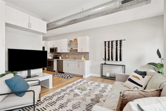 450 SW 7th Street 205, Des Moines, IA 50309