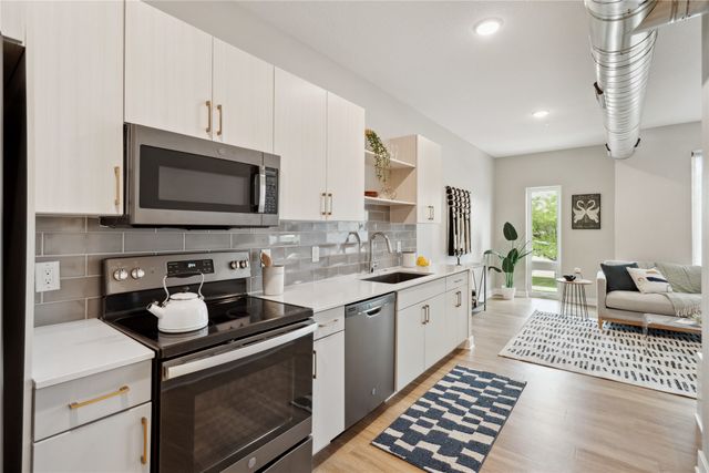 450 SW 7th Street 205, Des Moines, IA 50309