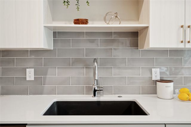 450 SW 7th Street 205, Des Moines, IA 50309