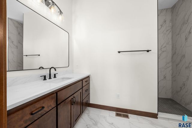 7804 E Bull Pine Trl Trail, Sioux Falls, SD 57110