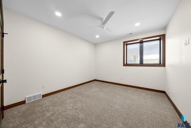 7804 E Bull Pine Trl Trail, Sioux Falls, SD 57110