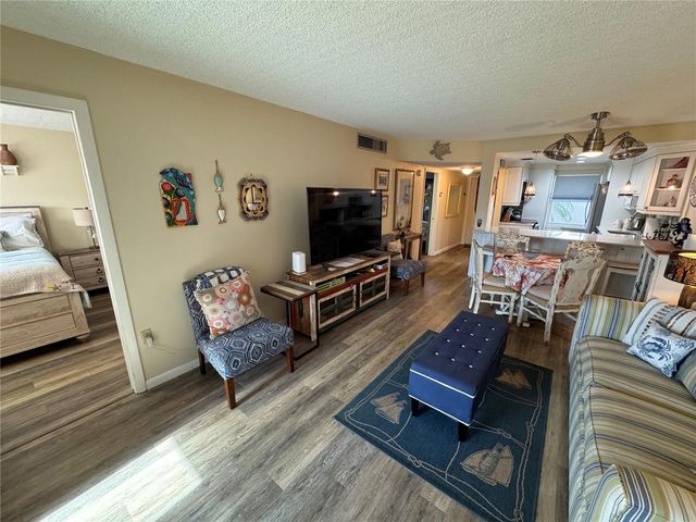 1400 TARPON CENTER DRIVE 111, Venice, FL 34285