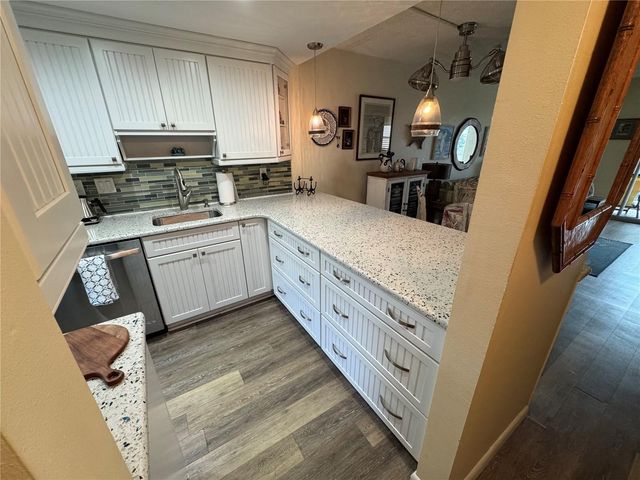 1400 TARPON CENTER DRIVE 111, Venice, FL 34285