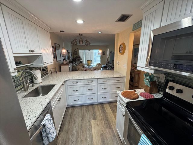 1400 TARPON CENTER DRIVE 111, Venice, FL 34285