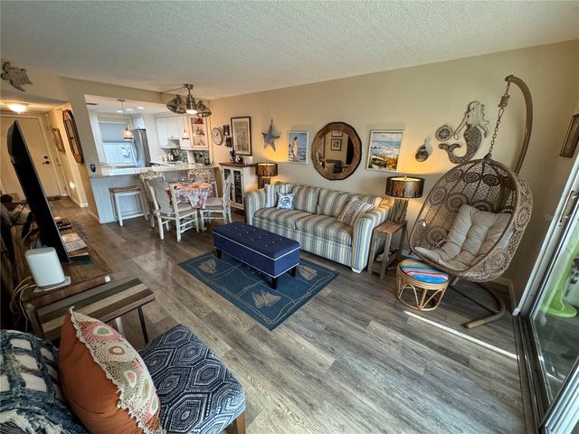 1400 TARPON CENTER DRIVE 111, Venice, FL 34285