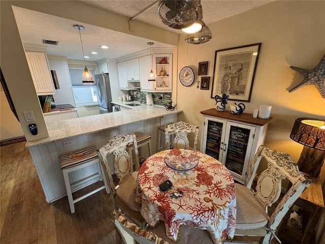 1400 TARPON CENTER DRIVE 111, Venice, FL 34285