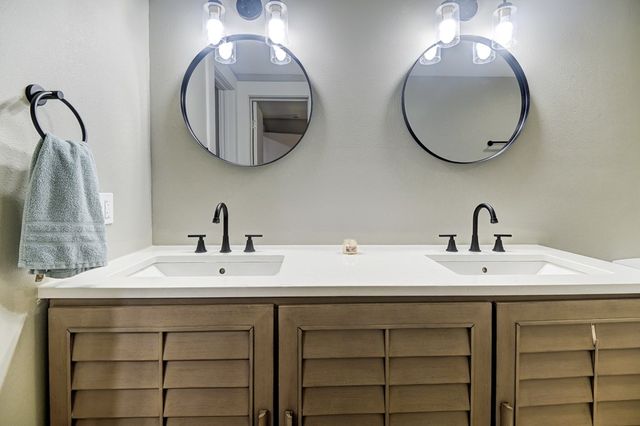 140 N Commerce Street, Slocomb, AL 36375